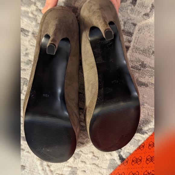 Guess "Gardella" - Grey suede heel size 7.5 - Picture 3 of 4